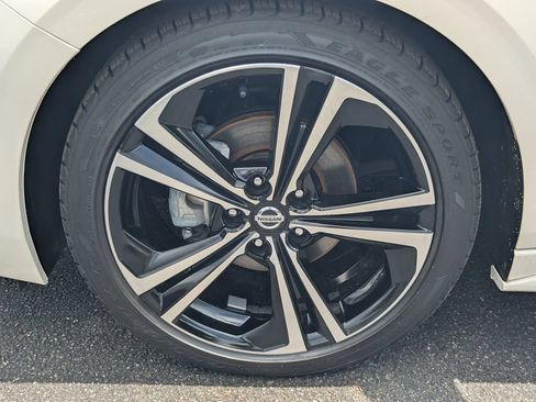 Certified 2023 Nissan Sentra SR w/ SR Premium Package FWD image 11