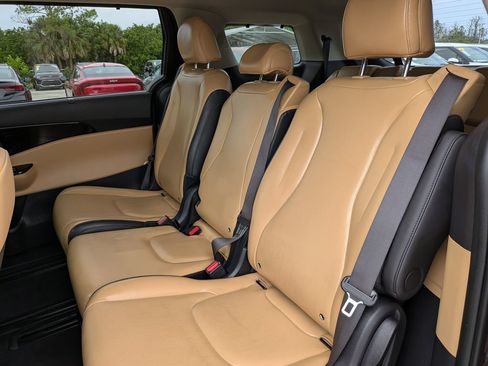 Certified 2024 Kia Carnival EX FWD image 18