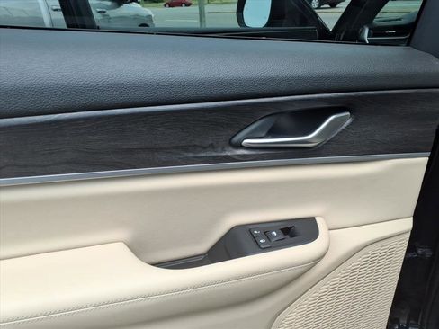 Used 2023 Jeep Grand Cherokee L Limited RWD image 8