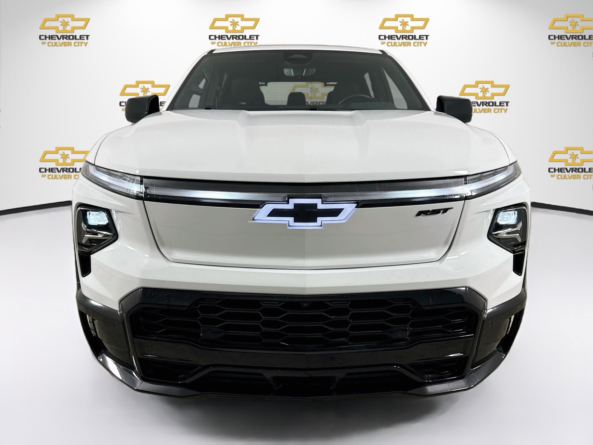 Used 2024 Chevrolet Silverado EV RST AWD/4WD image 2
