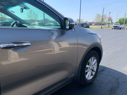 Used 2016 Kia Sorento AWD image 9