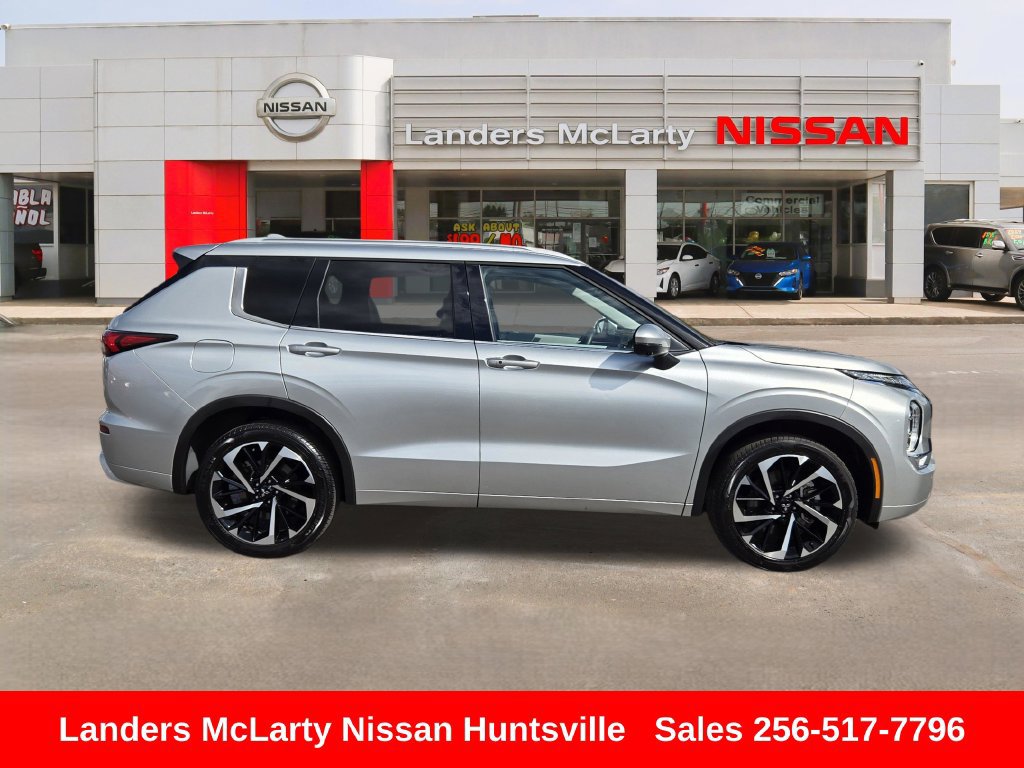 Used 2024 Mitsubishi Outlander SEL FWD image 2