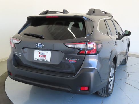 Used 2025 Subaru Outback Premium AWD/4WD image 4
