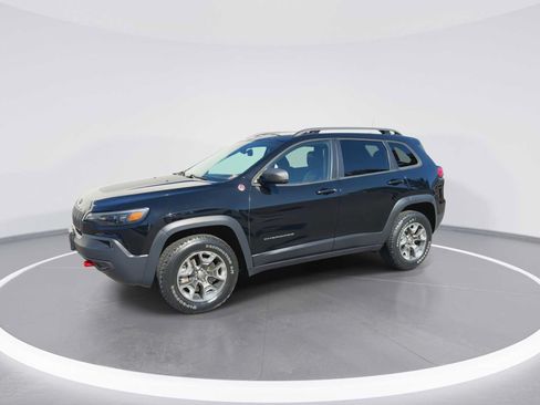 Used 2019 Jeep Cherokee Trailhawk AWD/4WD image 4