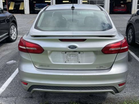 Used 2015 Ford Focus SE w/ SE Sport Package FWD image 3