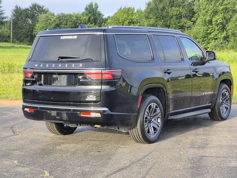 Used 2024 Jeep Wagoneer Series II w/ Flexible Seating Group AWD/4WD image 6
