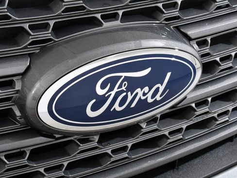 Used 2022 Ford Explorer XLT w/ Equipment Group 202A image 22