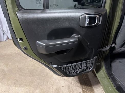 Used 2023 Jeep Gladiator Sport image 9