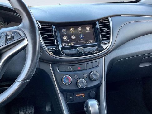 Used 2019 Chevrolet Trax LT w/ LT Convenience Package image 6