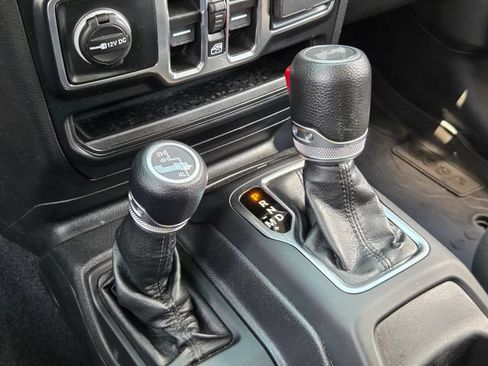 Used 2022 Jeep Wrangler Unlimited Sport AWD/4WD image 18