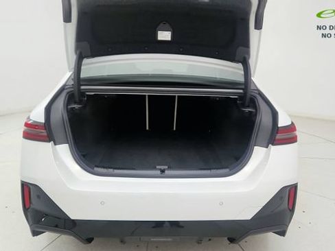 Used 2024 BMW i5 eDrive40i w/ Executive Package RWD image 22