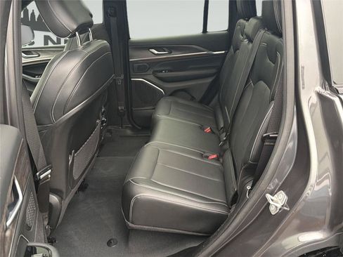 Used 2023 Jeep Grand Cherokee Overland AWD/4WD image 25