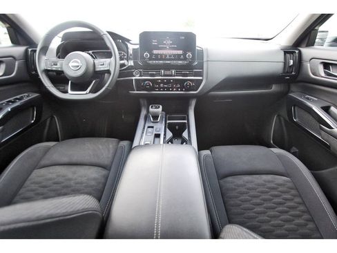 Used 2023 Nissan Pathfinder SV image 7