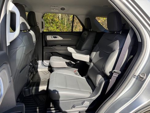 Used 2025 Ford Explorer Active w/ Active Comfort Package image 13