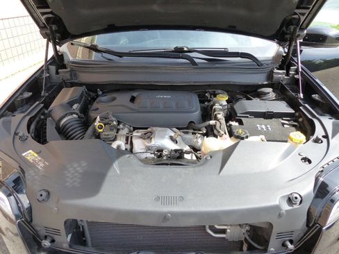 Used 2020 Jeep Cherokee High Altitude AWD/4WD image 16