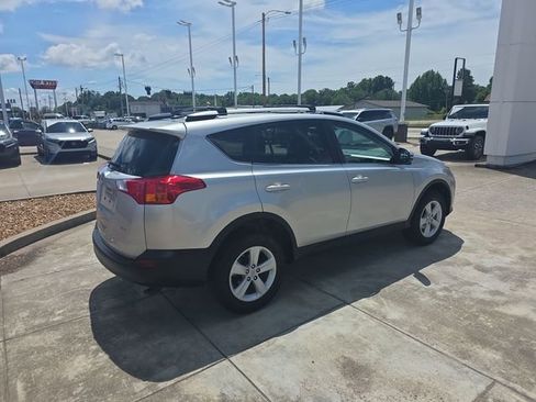 Used 2014 Toyota RAV4 XLE FWD image 5