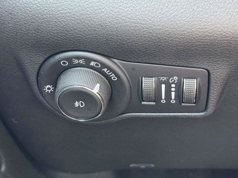 Used 2025 Jeep Compass Limited w/ Sun & Sound Group AWD/4WD image 19