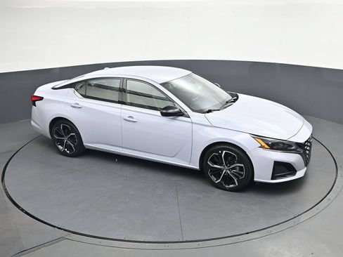 Used 2025 Nissan Altima 2.5 SR FWD image 26