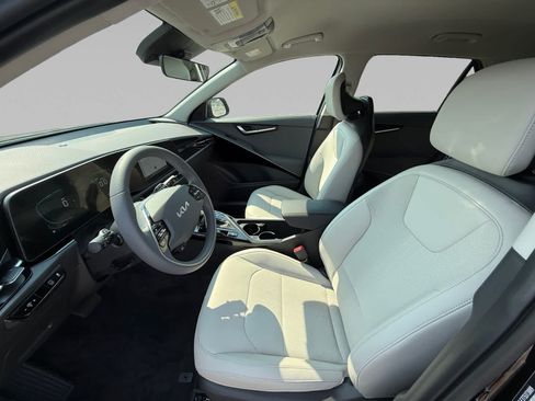 New 2026 Kia Niro EX FWD image 11