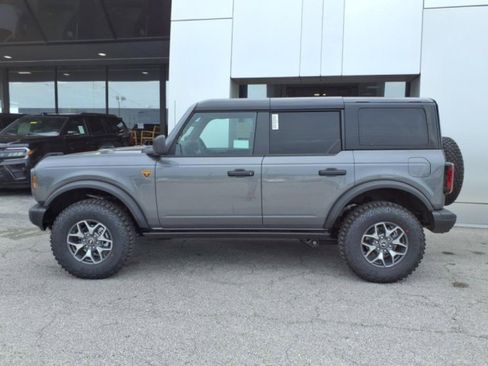 New 2025 Ford Bronco Badlands AWD/4WD image 2
