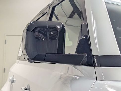 Used 2023 Land Rover Defender 110 V8 AWD/4WD image 32