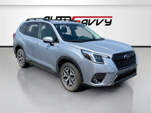 Used 2024 Subaru Forester Premium image 1