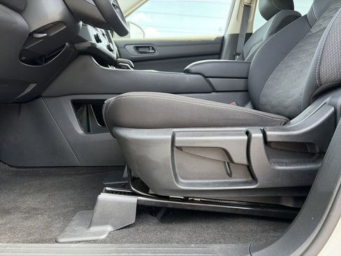 Certified 2025 Nissan Pathfinder S FWD image 22