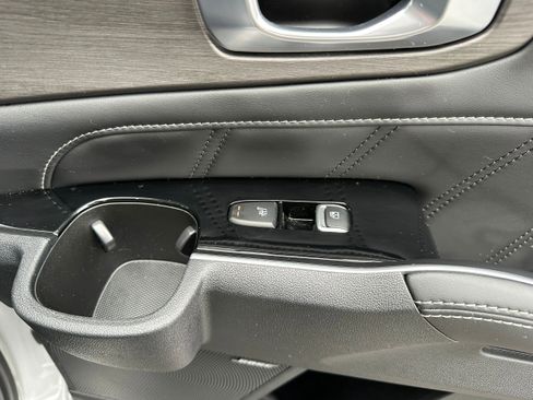 Used 2025 Kia Sorento SX Prestige image 23