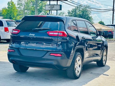 Used 2016 Jeep Cherokee Sport FWD image 6