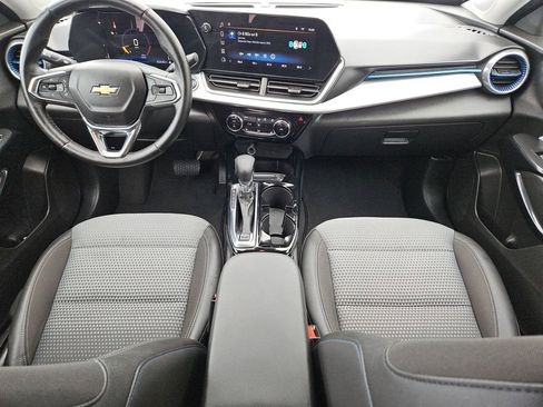 Used 2025 Chevrolet Trax LT w/ LT Convenience Package FWD image 19
