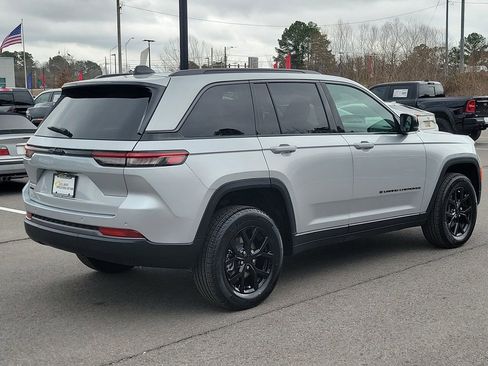 New 2026 Jeep Grand Cherokee Altitude image 3