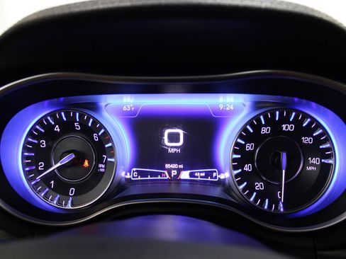 Used 2022 Chrysler 300 Touring w/ Sport Appearance Package RWD image 30