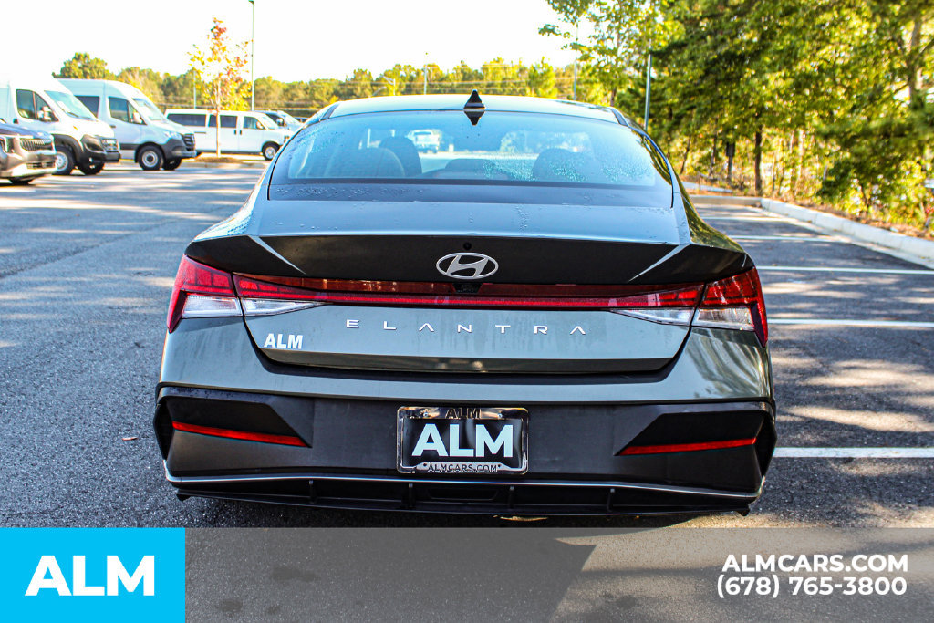 Used 2025 Hyundai Elantra SEL FWD image 10