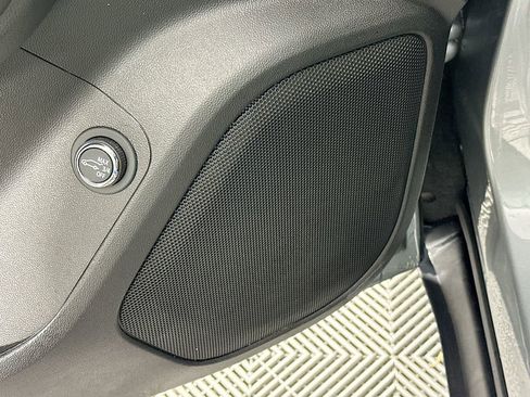 Used 2023 GMC Acadia SLE w/ Driver Convenience Package image 25