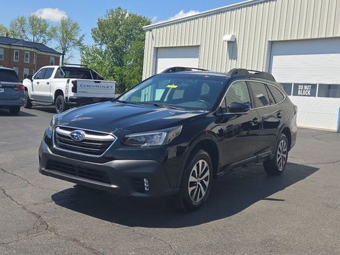 Used 2022 Subaru Outback Premium AWD/4WD image 3