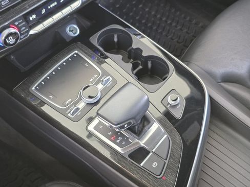 Used 2018 Audi Q7 3.0T Prestige w/ Prestige Package AWD/4WD image 17