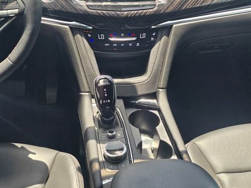 Used 2024 Cadillac XT6 Premium Luxury w/ Technology Package FWD image 20