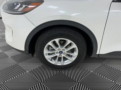 Used 2022 Ford Escape SE w/ Convenience Package FWD image 9