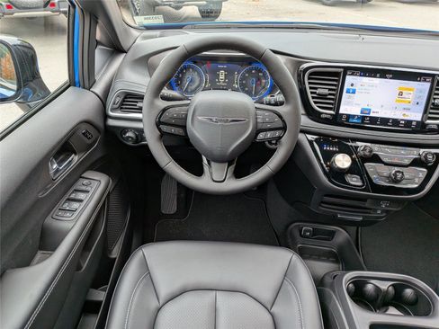 New 2026 Chrysler Pacifica Select FWD image 17