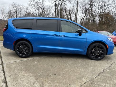 New 2026 Chrysler Pacifica Select image 8