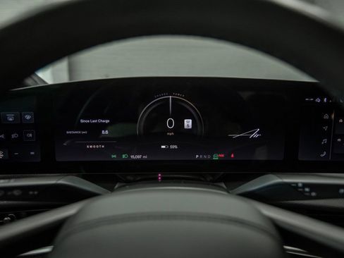 Used 2024 Lucid Air Touring AWD/4WD image 18