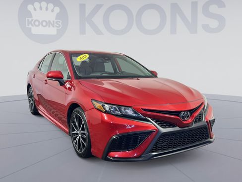 Used 2024 Toyota Camry SE image 10