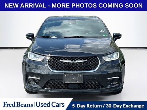 Used 2025 Chrysler Pacifica Select FWD image 2