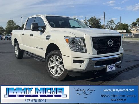 Used 2024 Nissan Titan SV w/ SV Convenience Package image 1