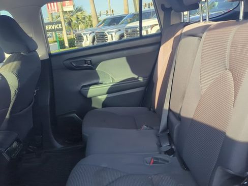 Used 2022 Toyota Highlander L FWD image 20