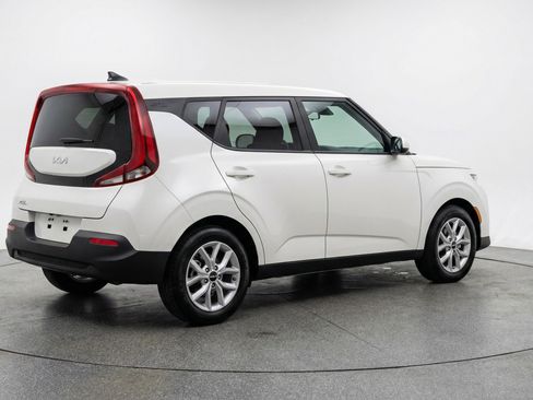 Used 2025 Kia Soul LX w/ LX Technology Package image 9