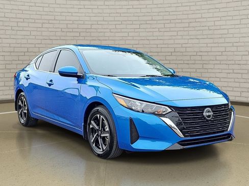 Used 2025 Nissan Sentra SV image 3