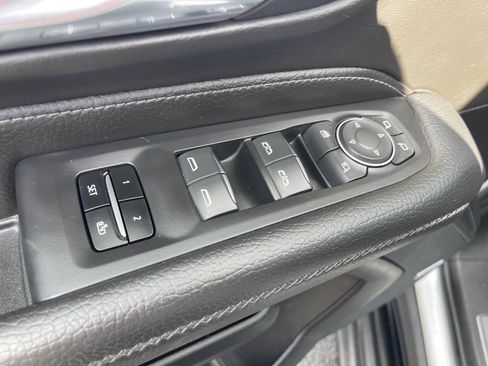 Used 2024 GMC Yukon XL Denali image 8