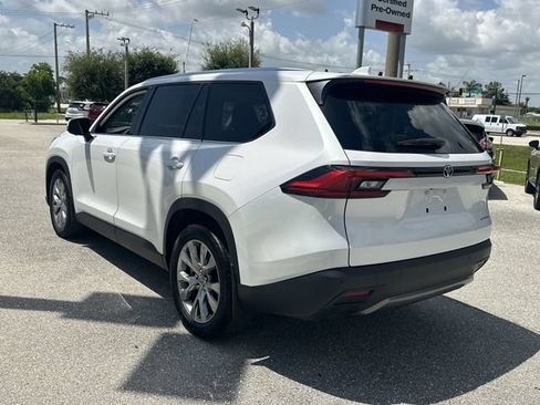 Used 2024 Toyota Grand Highlander FWD image 11