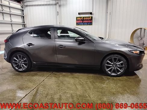 Used 2022 MAZDA MAZDA3 s AWD/4WD image 2